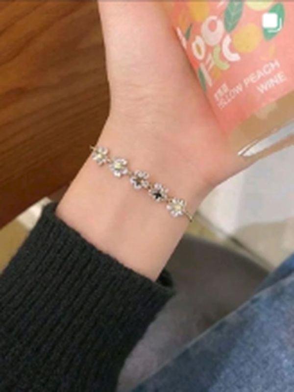 Post 9: Pulsera Flores